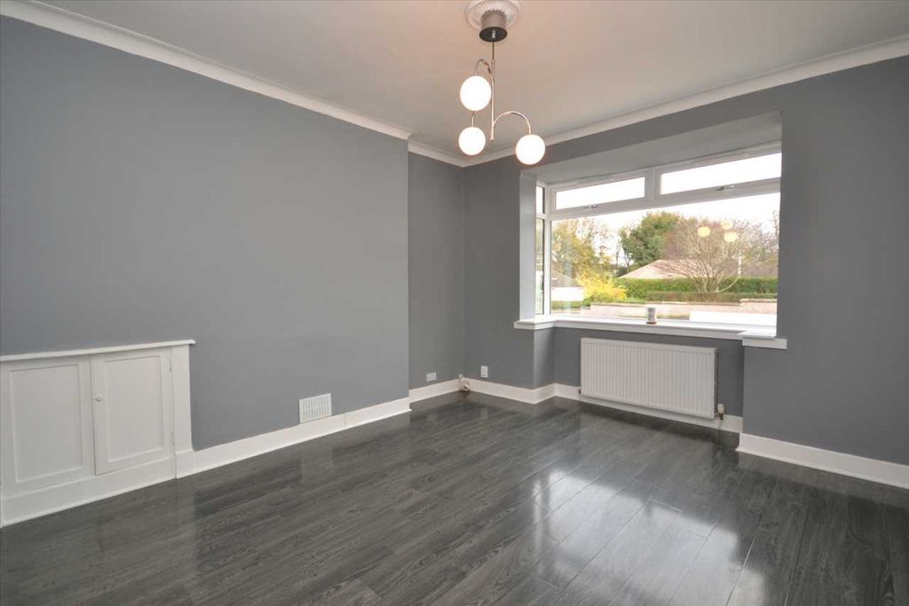 Property photo 3 of 20 Lounge