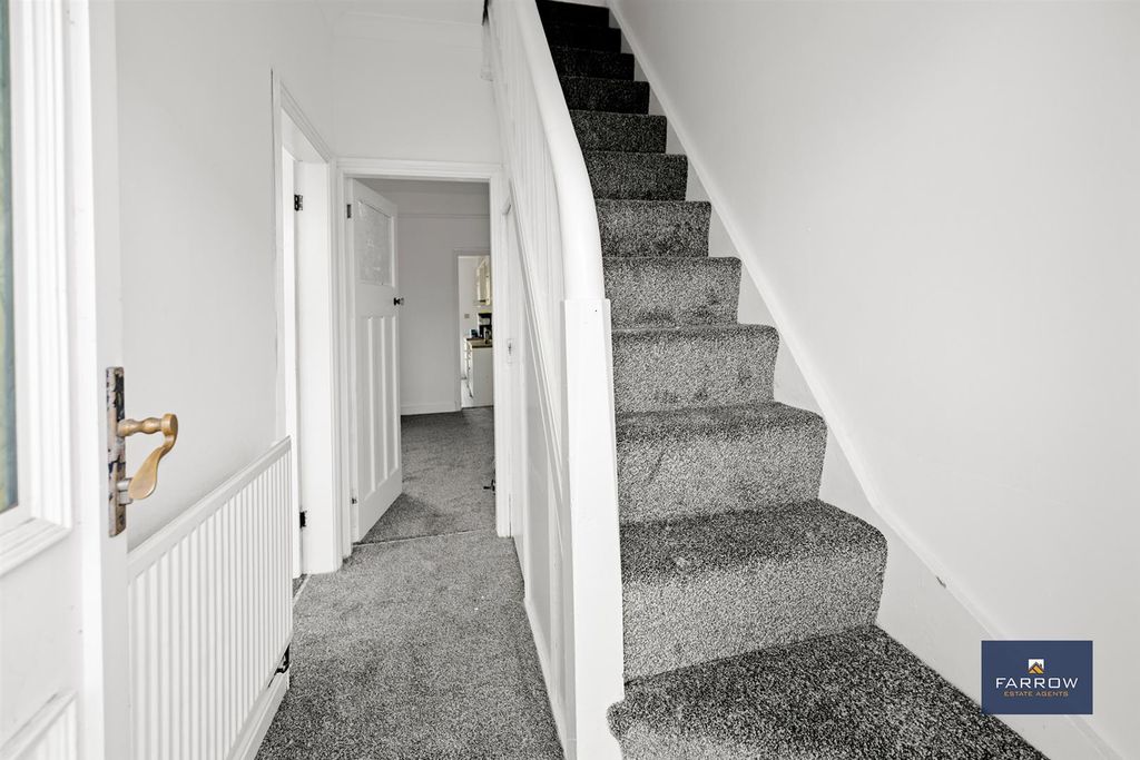 Property photo 2 of 22 Hallway