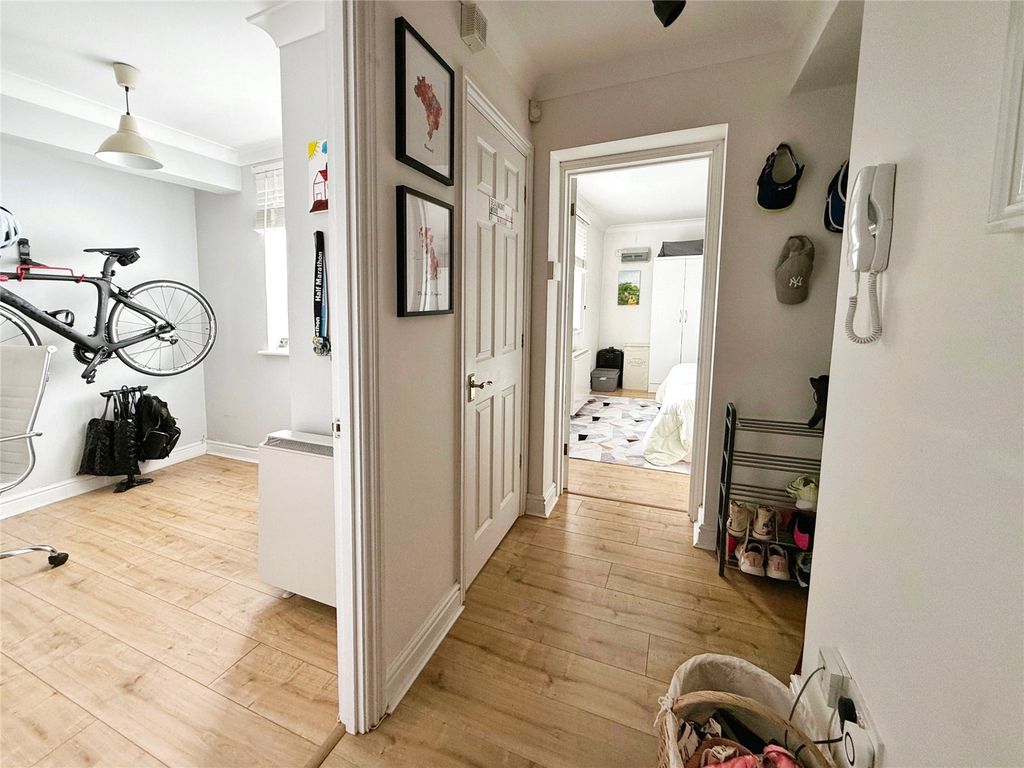 Property photo 3 of 9 Picture No. 17