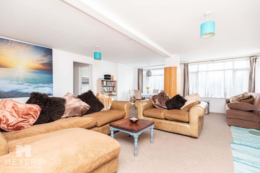 Property photo 3 of 49