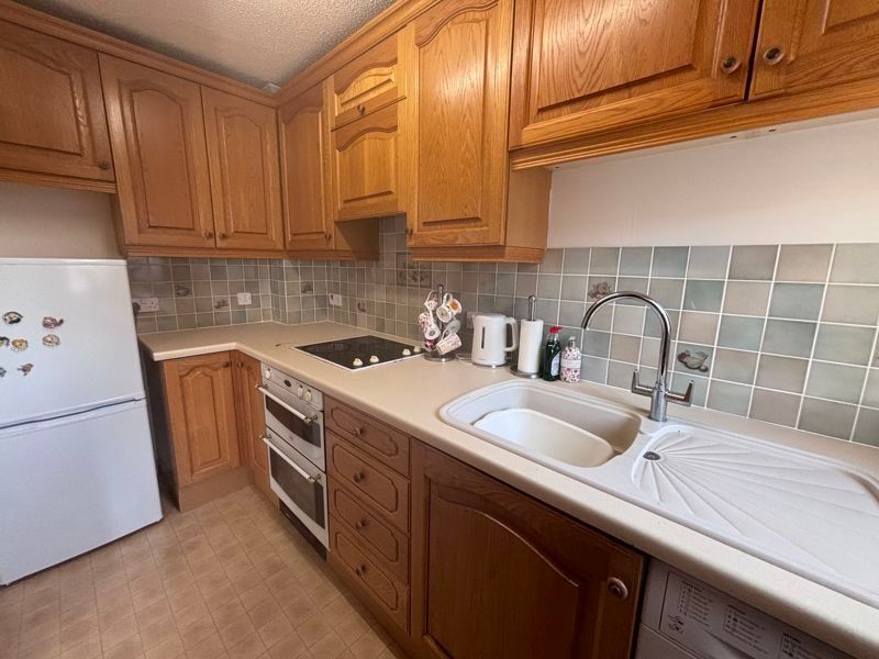 Property photo 2 of 9 Kitchen 2