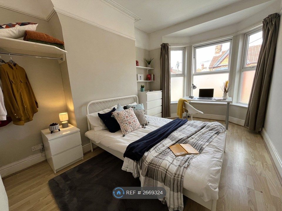 Property photo 2 of 8