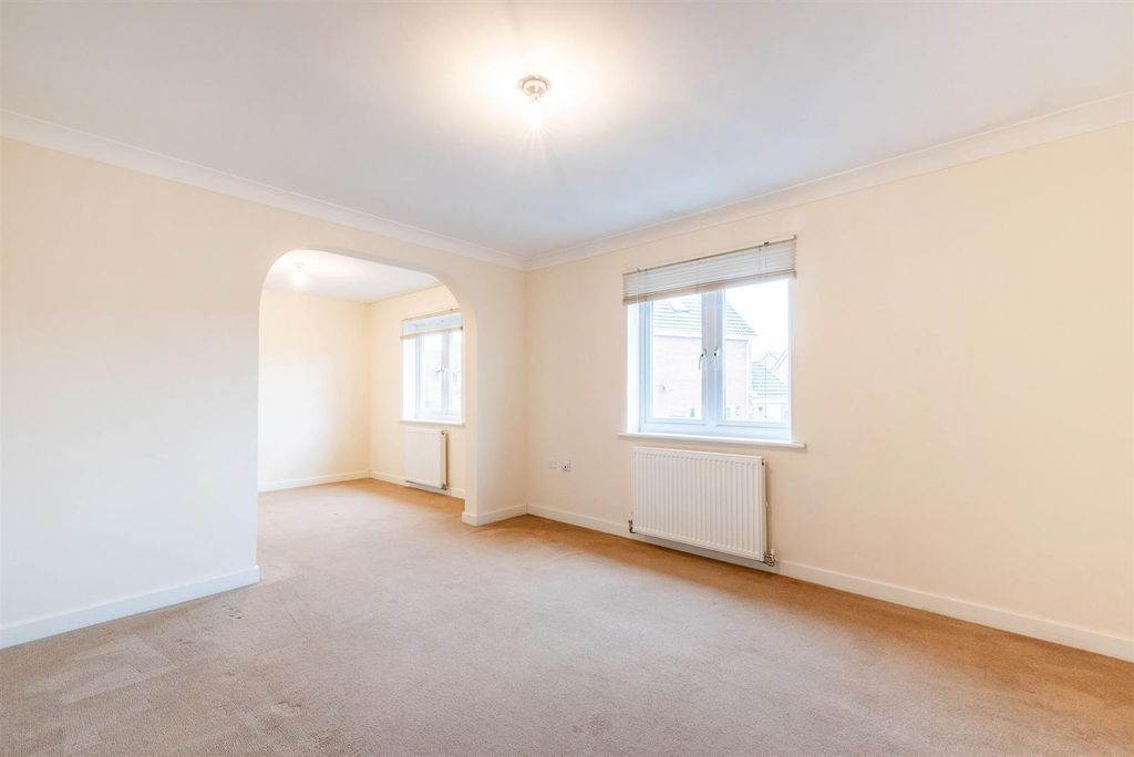 Property photo 2 of 14 Lounge