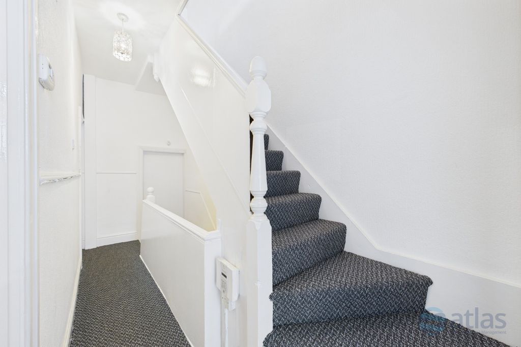 Property photo 2 of 12 Hallway