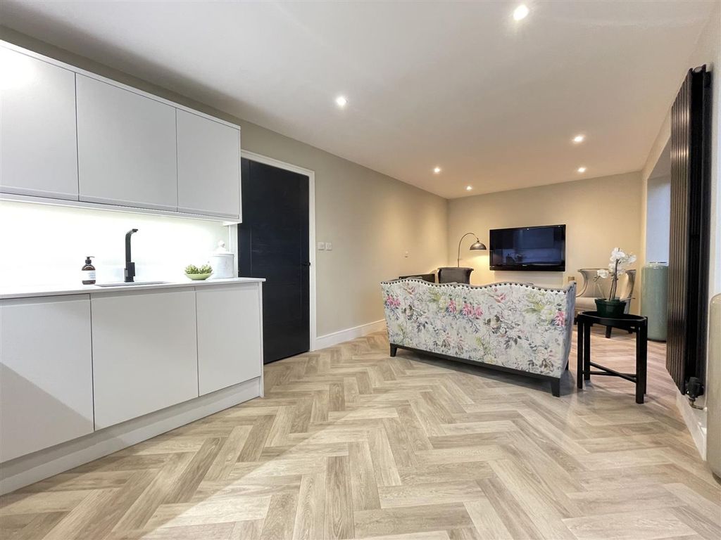 Additional image 7 of 2 bed flat for saleHackness Road, Scalby View Apartments YO12
