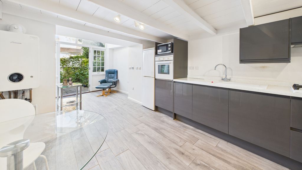 Property photo 3 of 18 Gallery