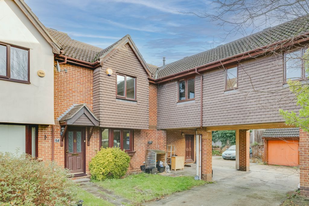 Property photo 1 of 11 55 Turners Meadow Way, Br3 - 17