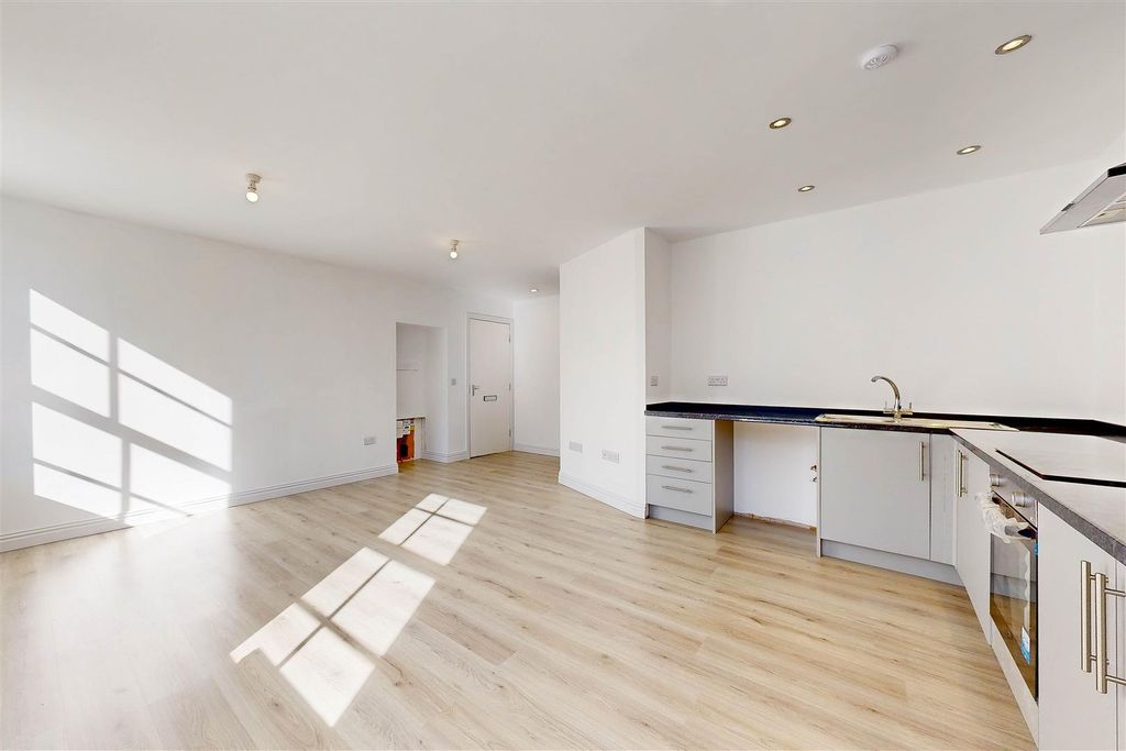 Property photo 3 of 15 S03.Jpg