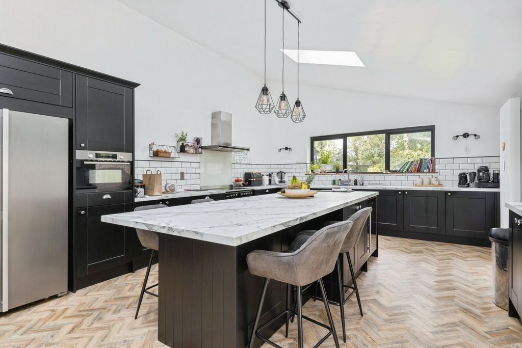 Property photo 2 of 18 Photo