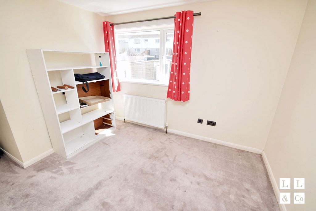 Property photo 3 of 12