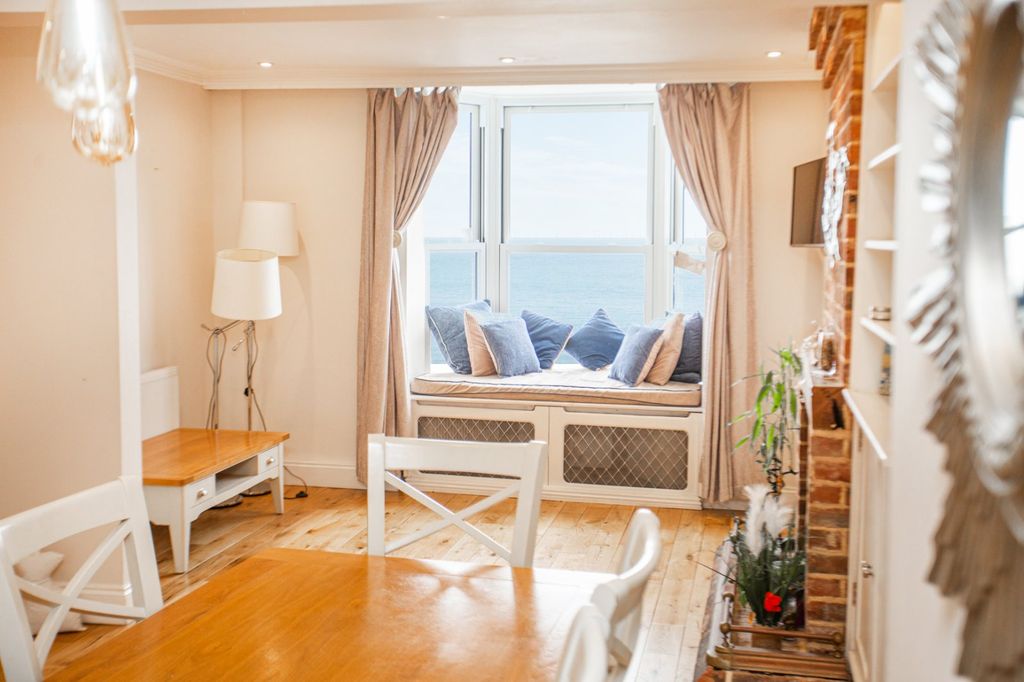 Property photo 3 of 16 Picture 3