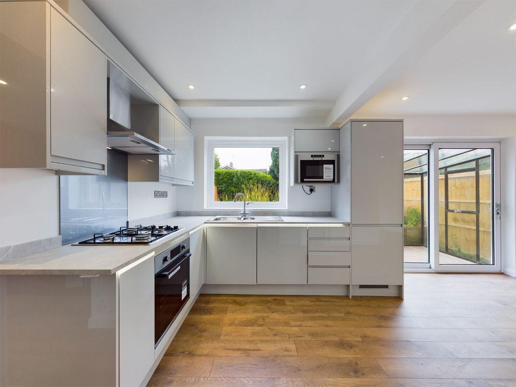 Property photo 3 of 17 1366027