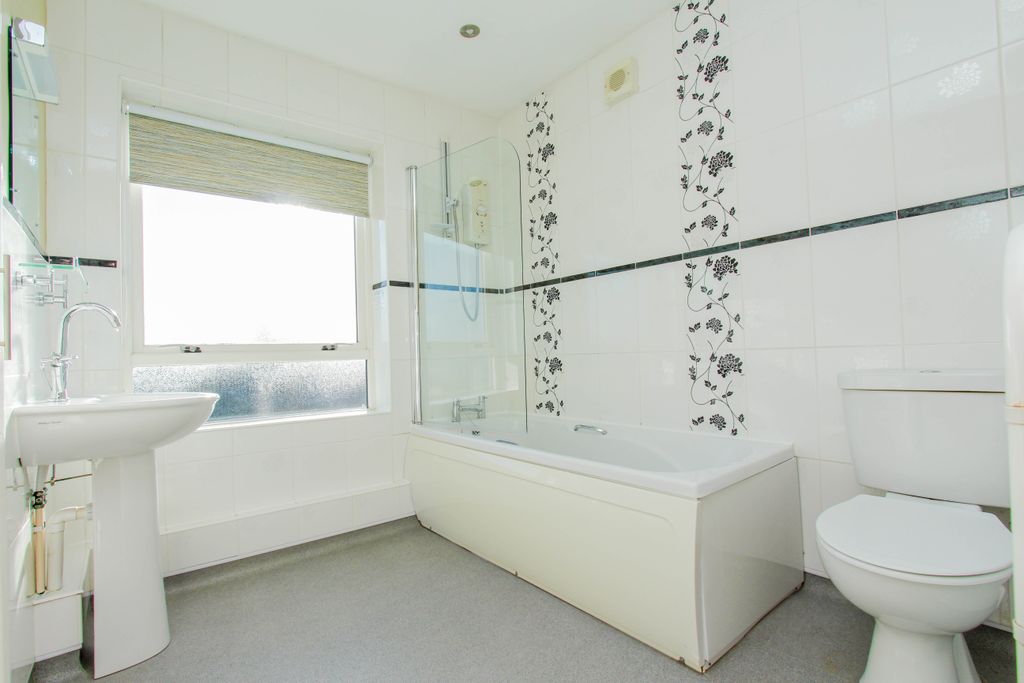 Property photo 3 of 6 Bathroom