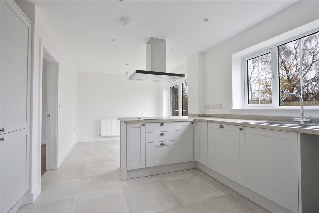 Property photo 3 of 16 Kitchen 3.Jpg