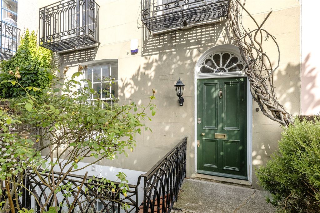Property photo 2 of 20 Entrance