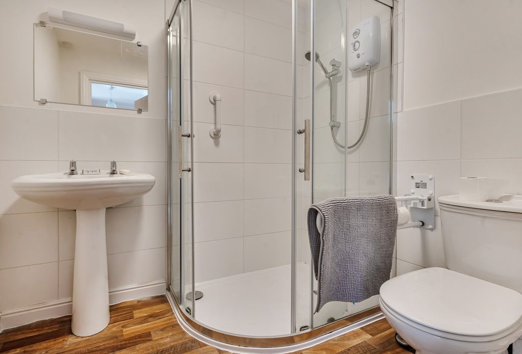 Property photo 3 of 11 Shower Room