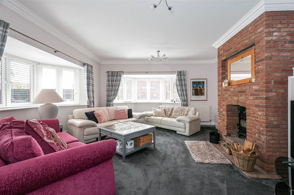 Property photo 2 of 31 21 Rosewoods5.Jpg