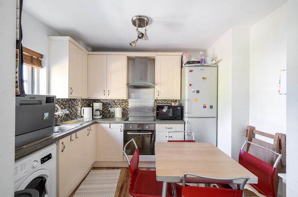 Property photo 3 of 11 1446747-13-69E5Eb...