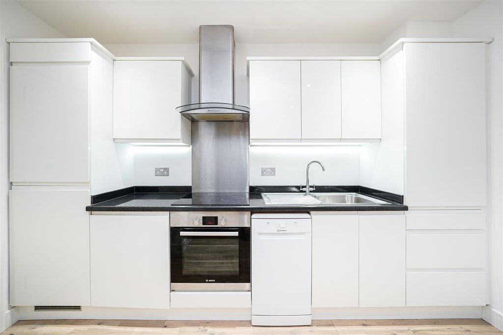 Property photo 2 of 15 3 Glebelands Court (4).Jpg