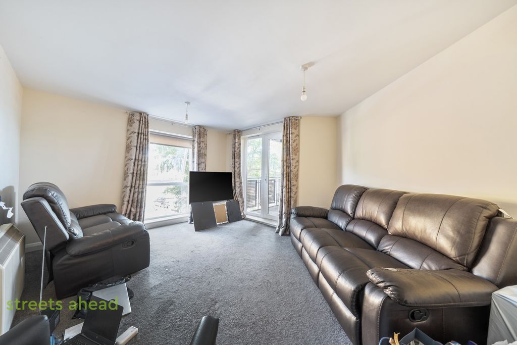Property photo 3 of 15 6Beb3Fa5-9713-4Ff...