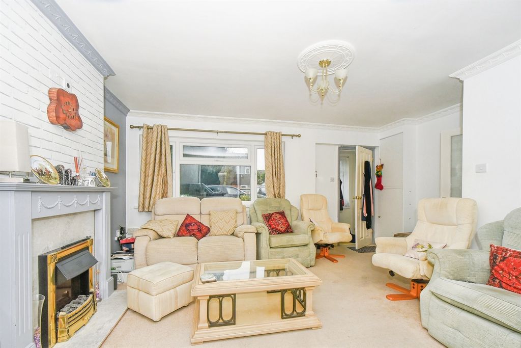 Property photo 3 of 17