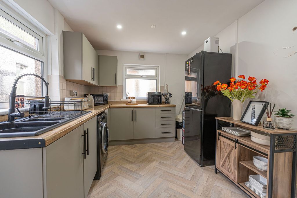 Property photo 2 of 26