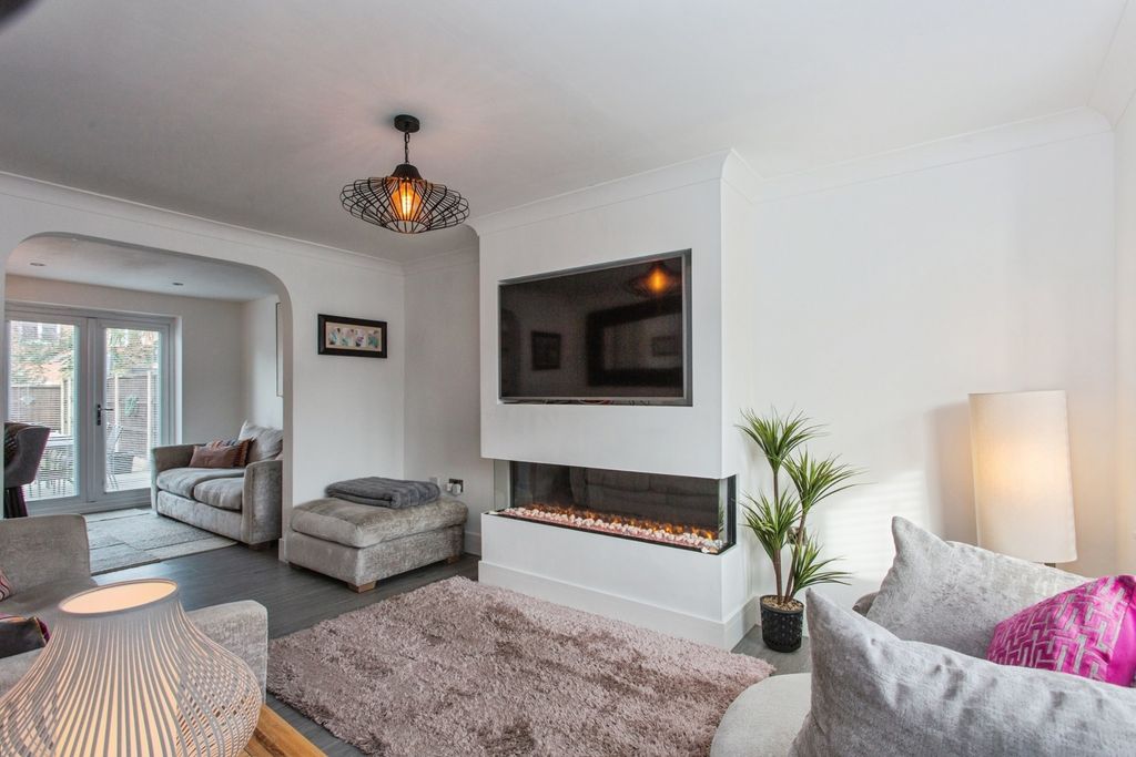 Property photo 3 of 20 Pbox-Img.Jpg