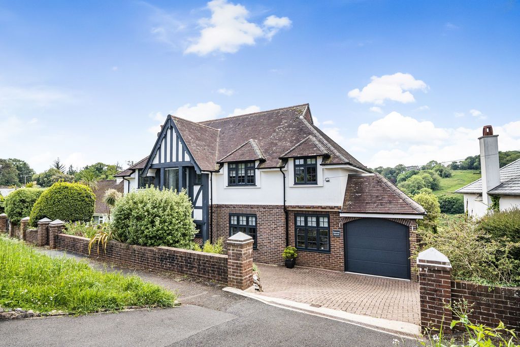 Property photo 2 of 46