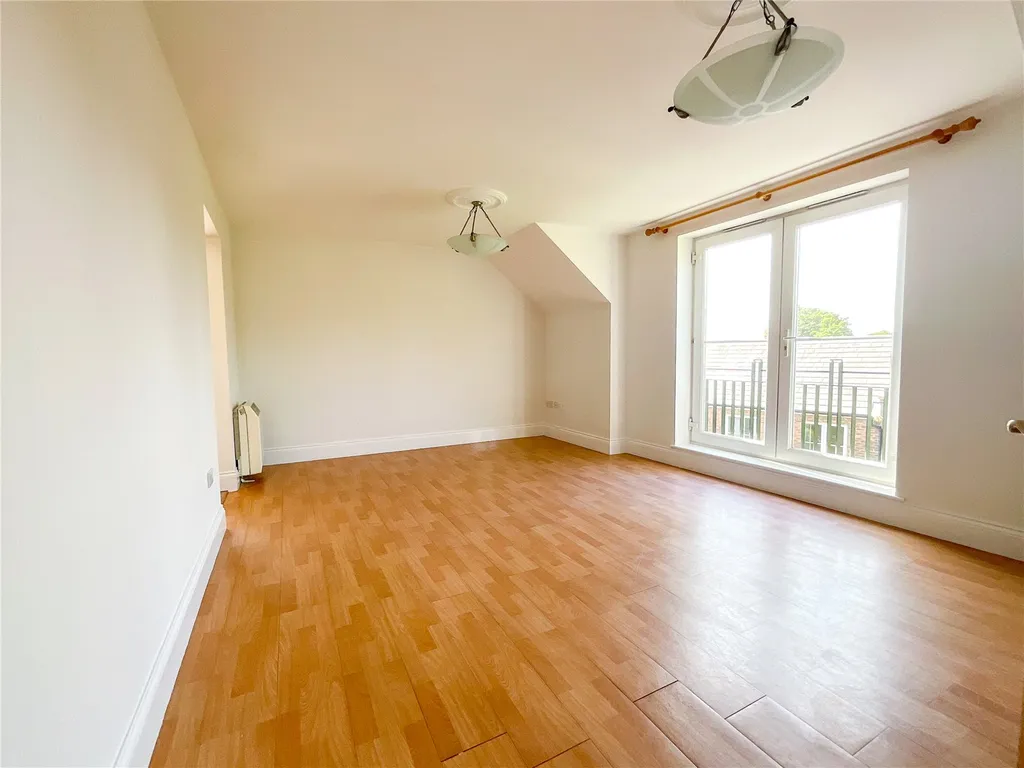 Apartment in Sutton Coldfield, Maney - More