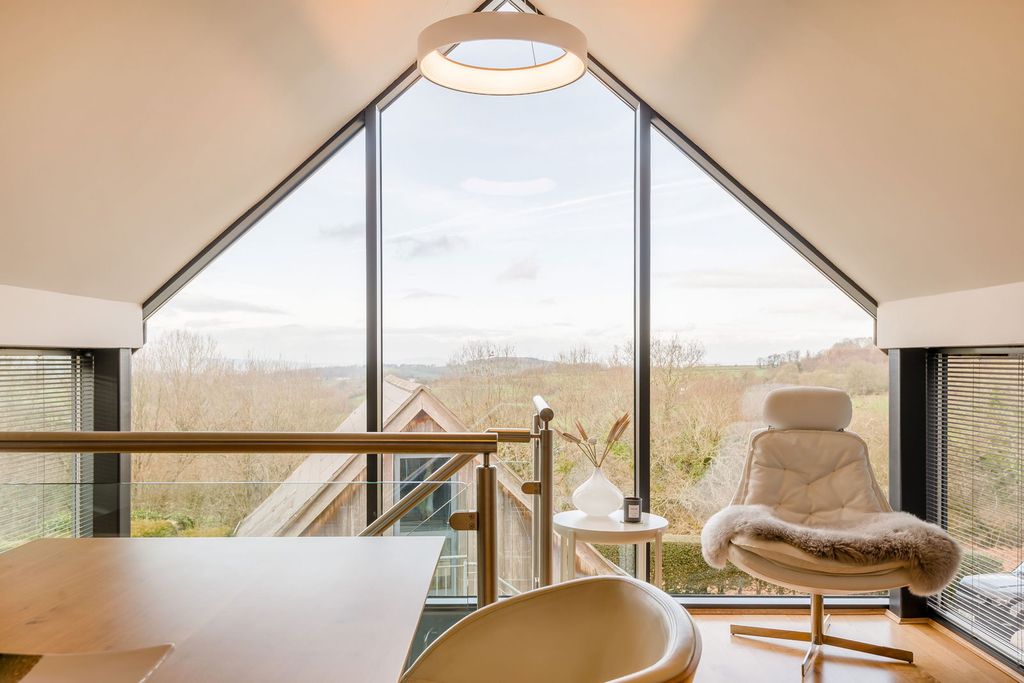 Property photo 3 of 25