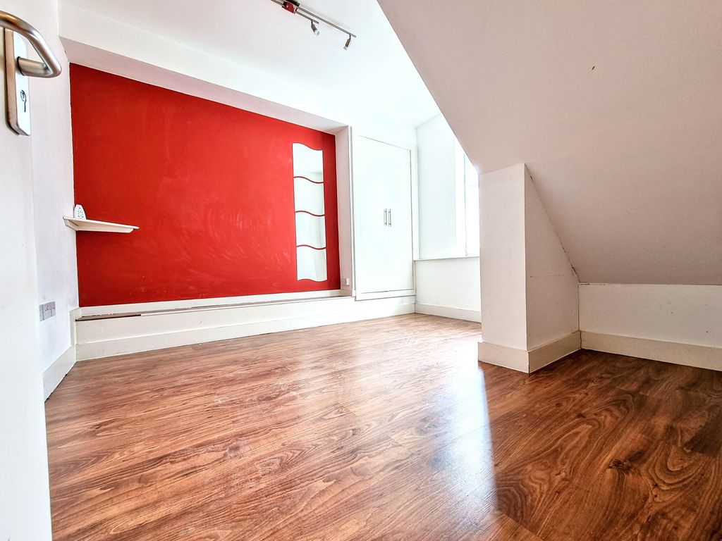 Property photo 1 of 6 Balcony