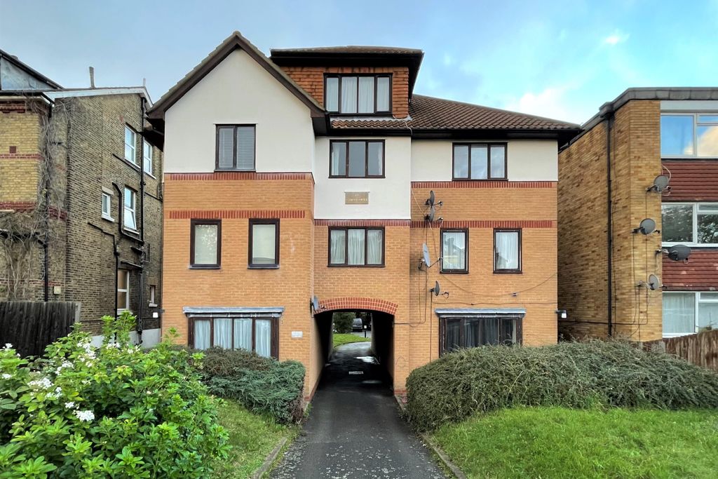 Property photo 1 of 8 1