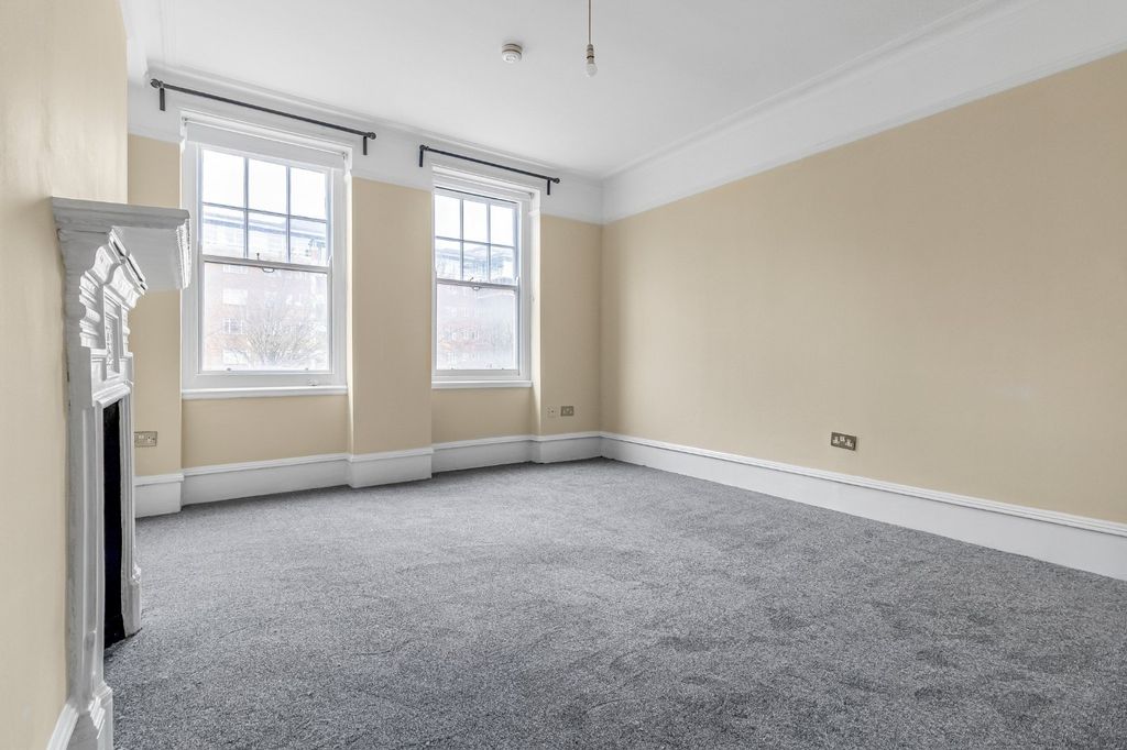 Property photo 3 of 21 Picture No. 03