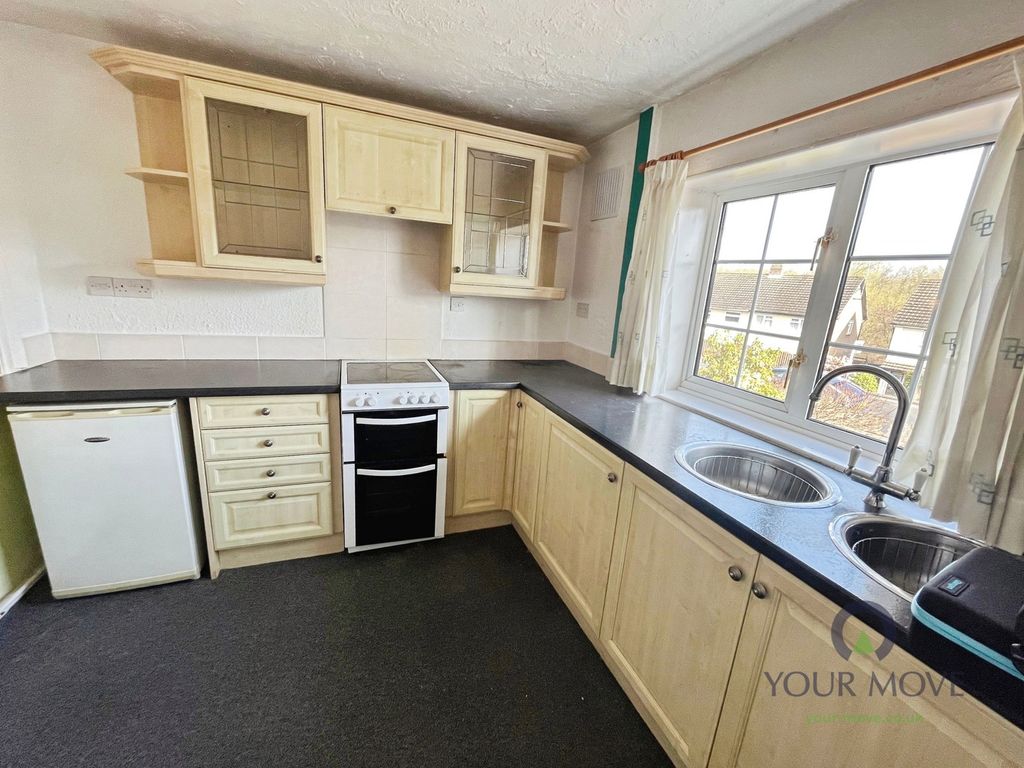 Property photo 2 of 12 Kitchen