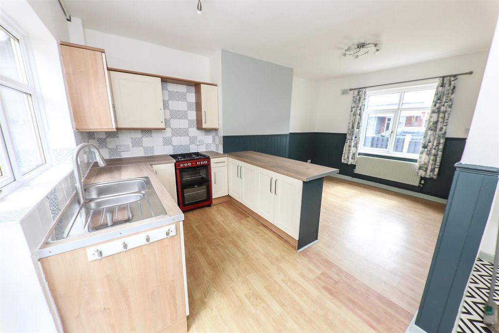 Property photo 2 of 20 Dining Kitchen