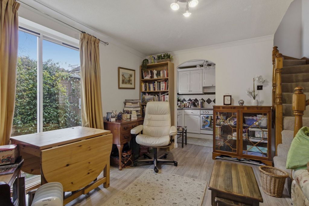 Property photo 3 of 12