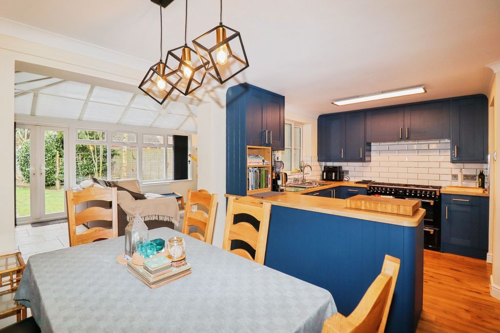 Property photo 2 of 20 Img_2808