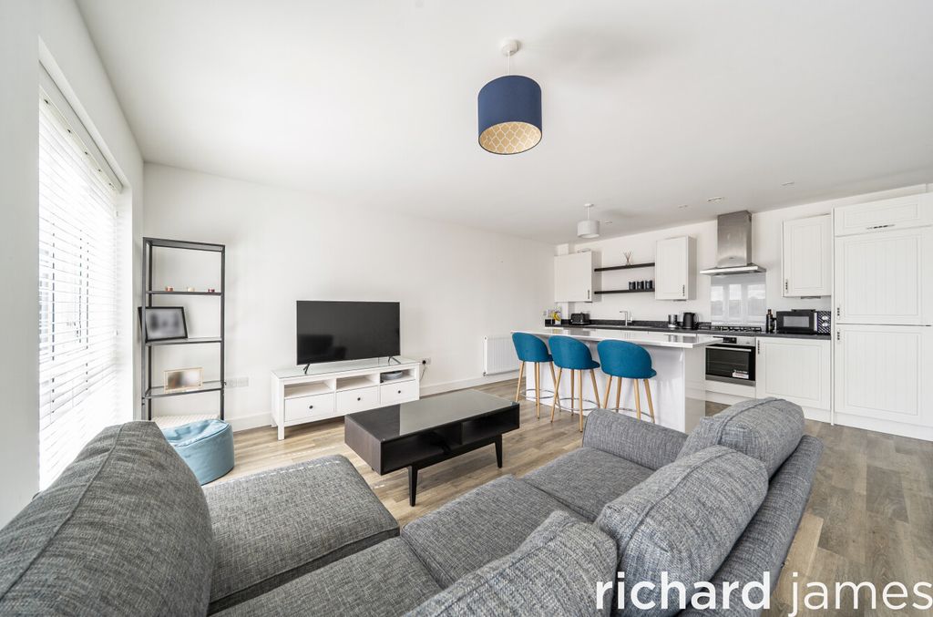 Property photo 3 of 12 285A027Bd22B414585Aa8Bca63629Ace