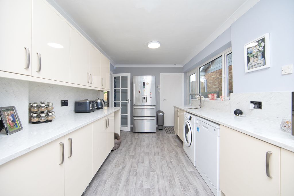 Property photo 3 of 14 Picture 3