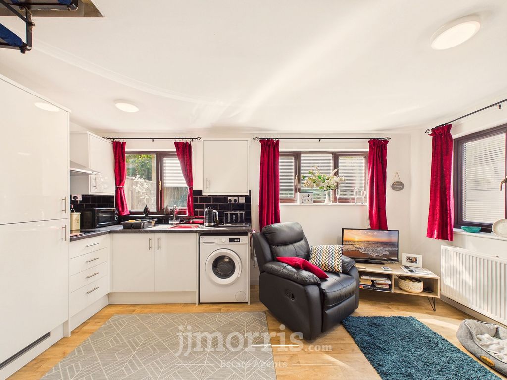 Property photo 3 of 15