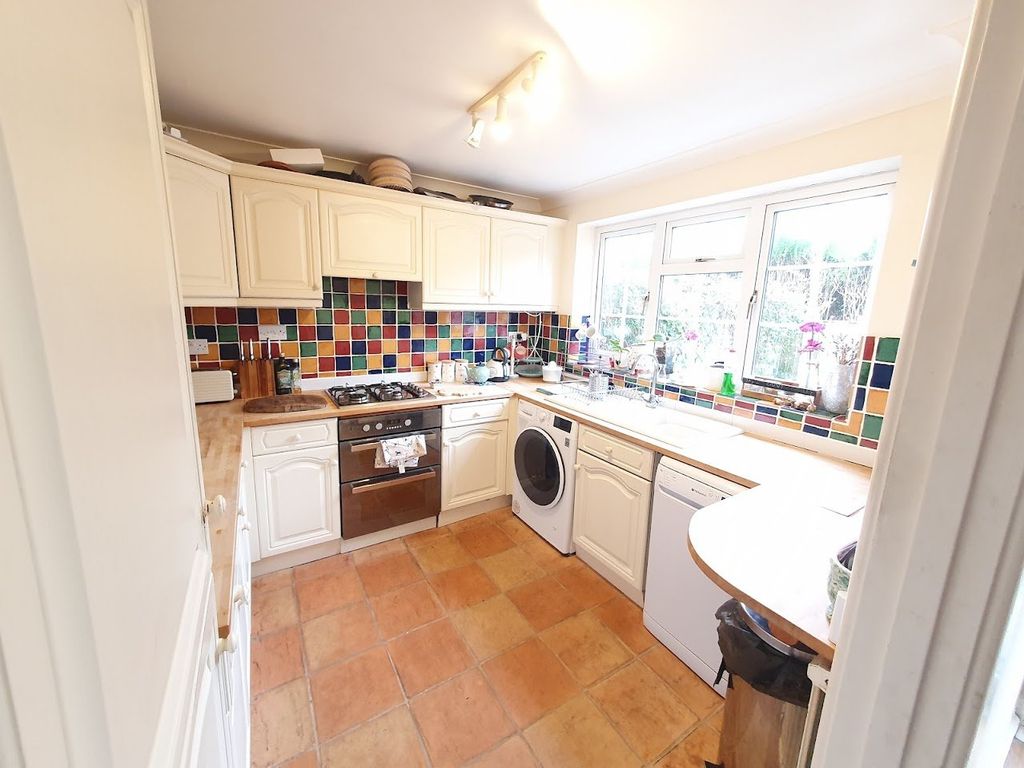 Property photo 3 of 6 Kitchen