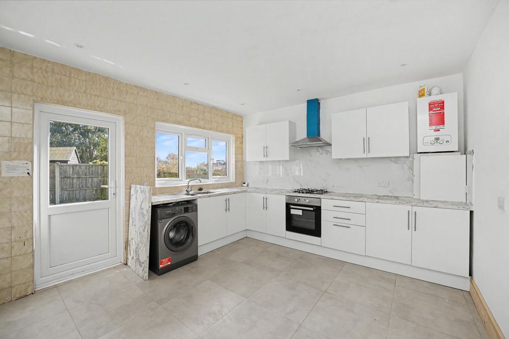 Property photo 3 of 26