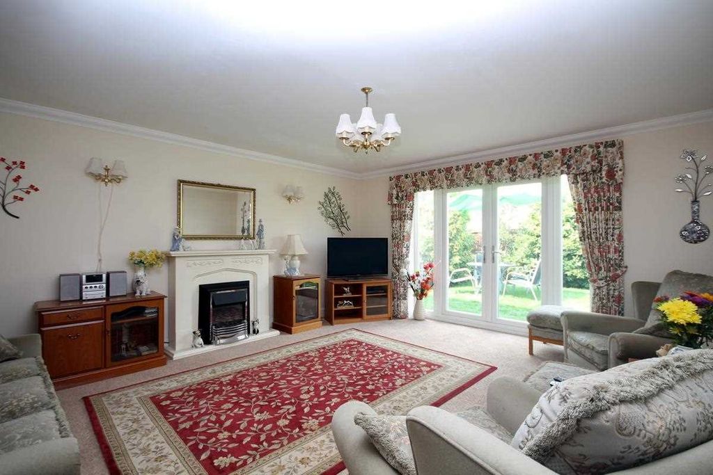 Property photo 2 of 9