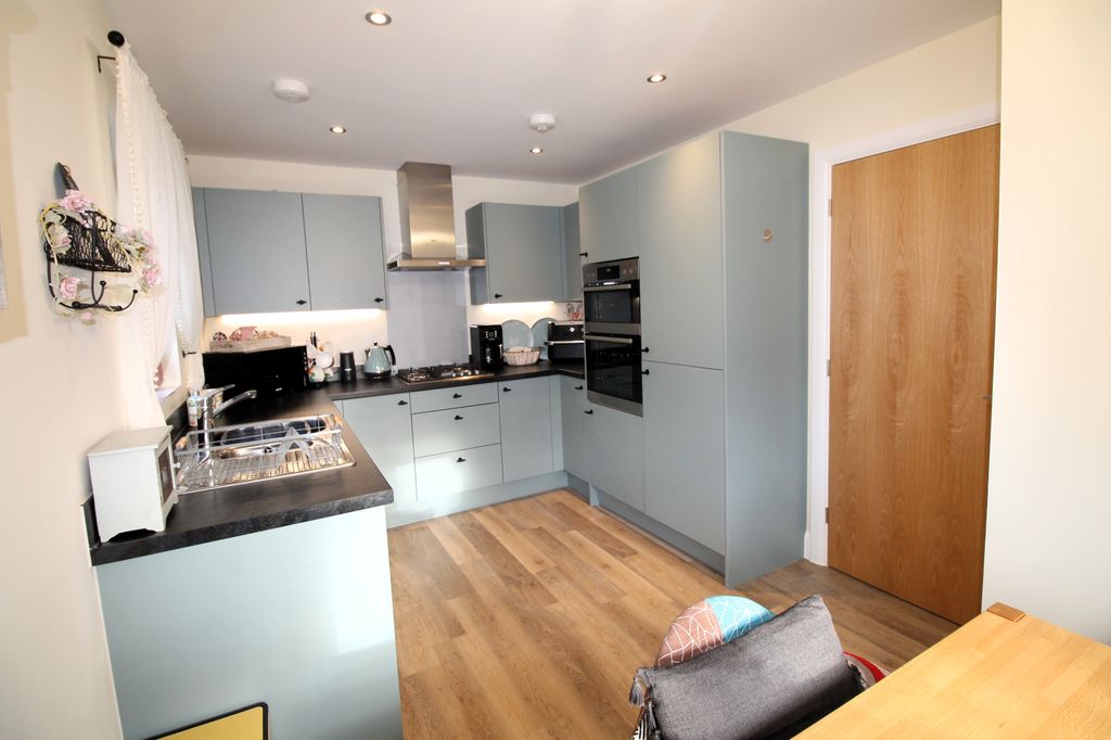 Property photo 3 of 15 Kitchen/Diner