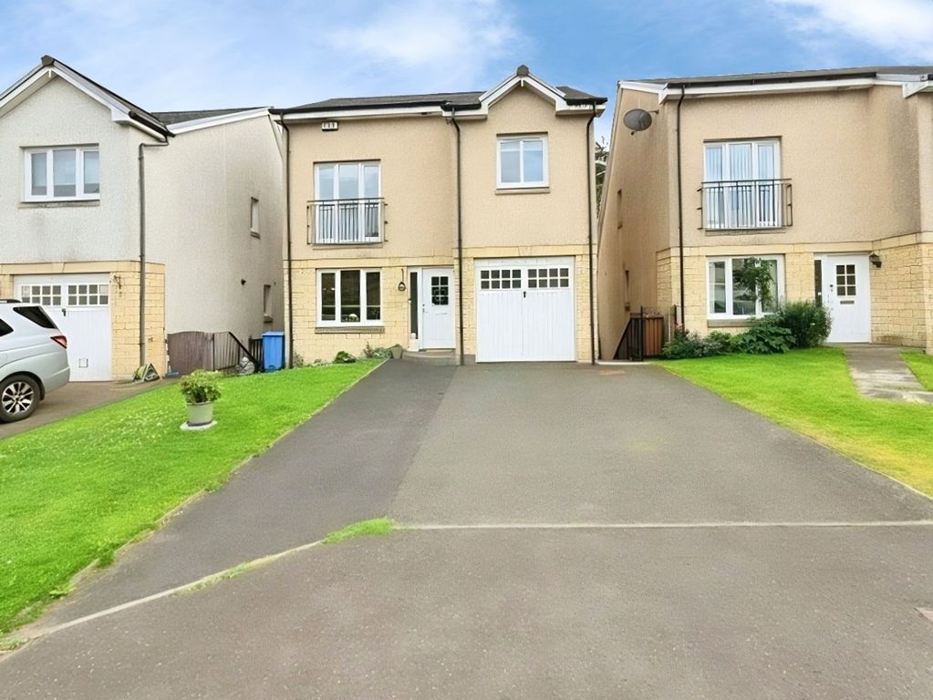Property photo 2 of 32