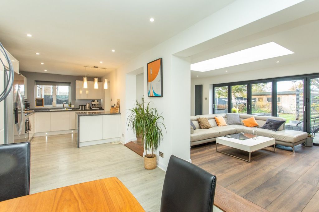 Property photo 3 of 17 Picture 3