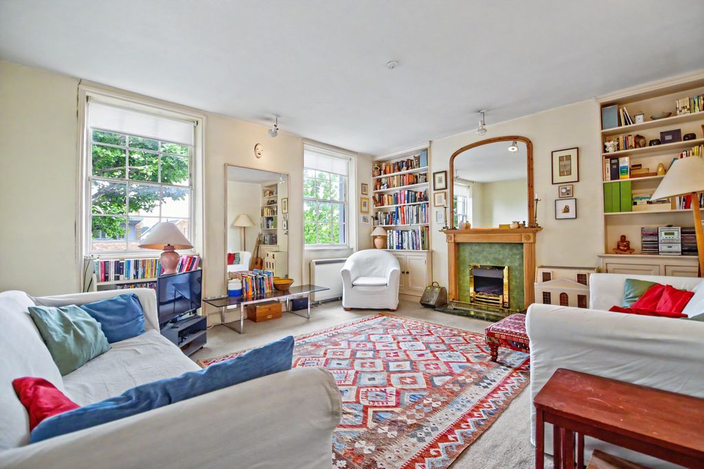 Property photo 2 of 10