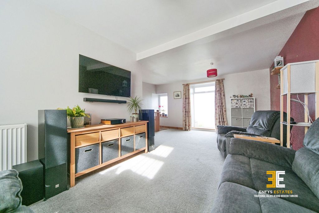 Property photo 2 of 31