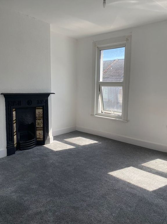 Property photo 2 of 11 Master Bedroom Fireplace