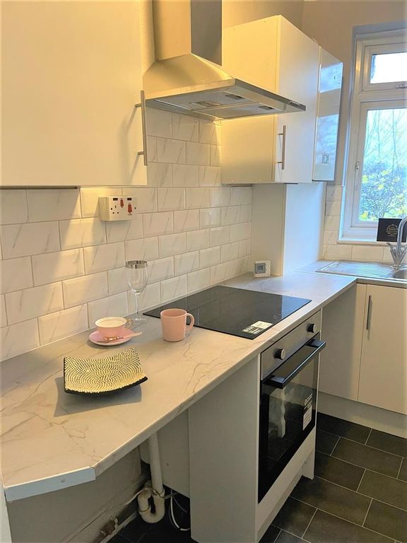 Property photo 2 of 7 Kitchen
